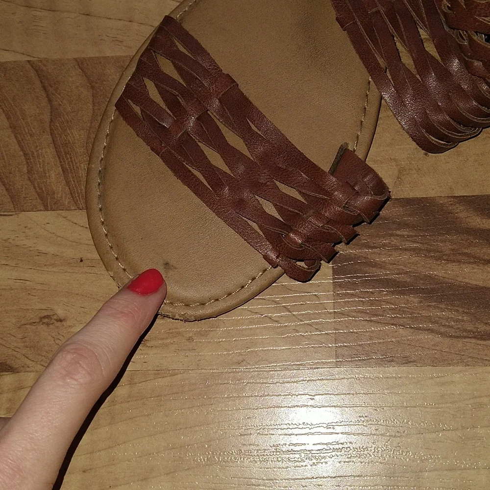 Universal Thread Sandals - Picture 3 of 5